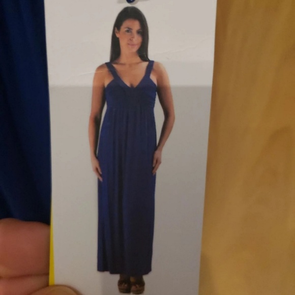 Dress - Picture 3 of 3